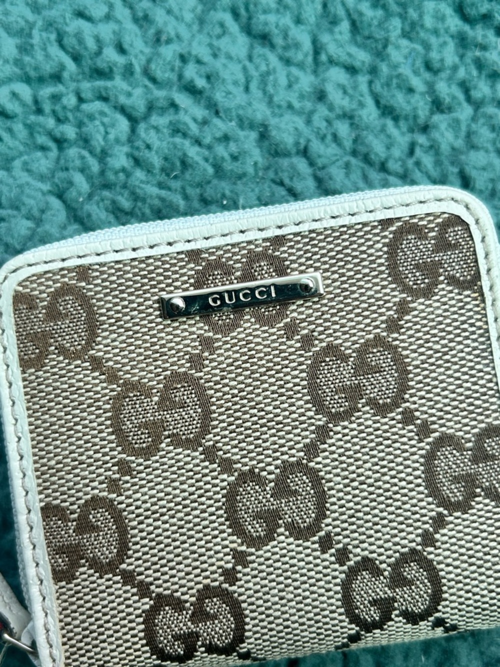 Authentic Gucci GG Canvas Zip Round Coin Purse White Leather - Picture 3 of 11